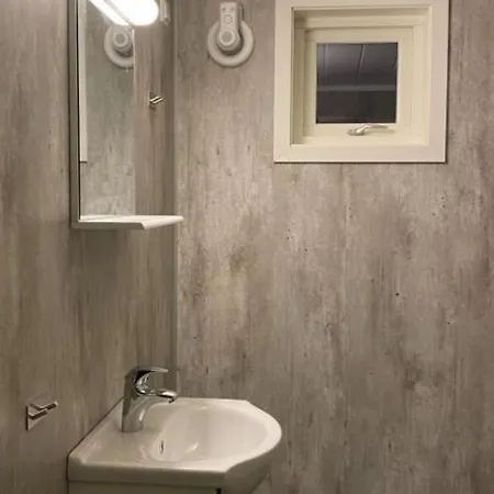 Kraemmervika Rorbuer - Rustic & In Lofoten Apartment *